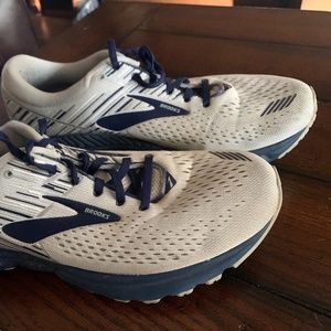 Brooks Adrenaline 19